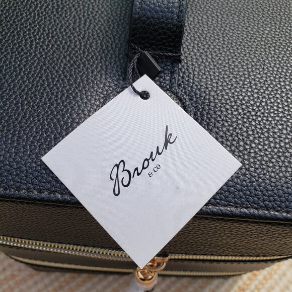 NWT Brouke & Co Leah Travel cosmetic case in black - Picture 2 of 8